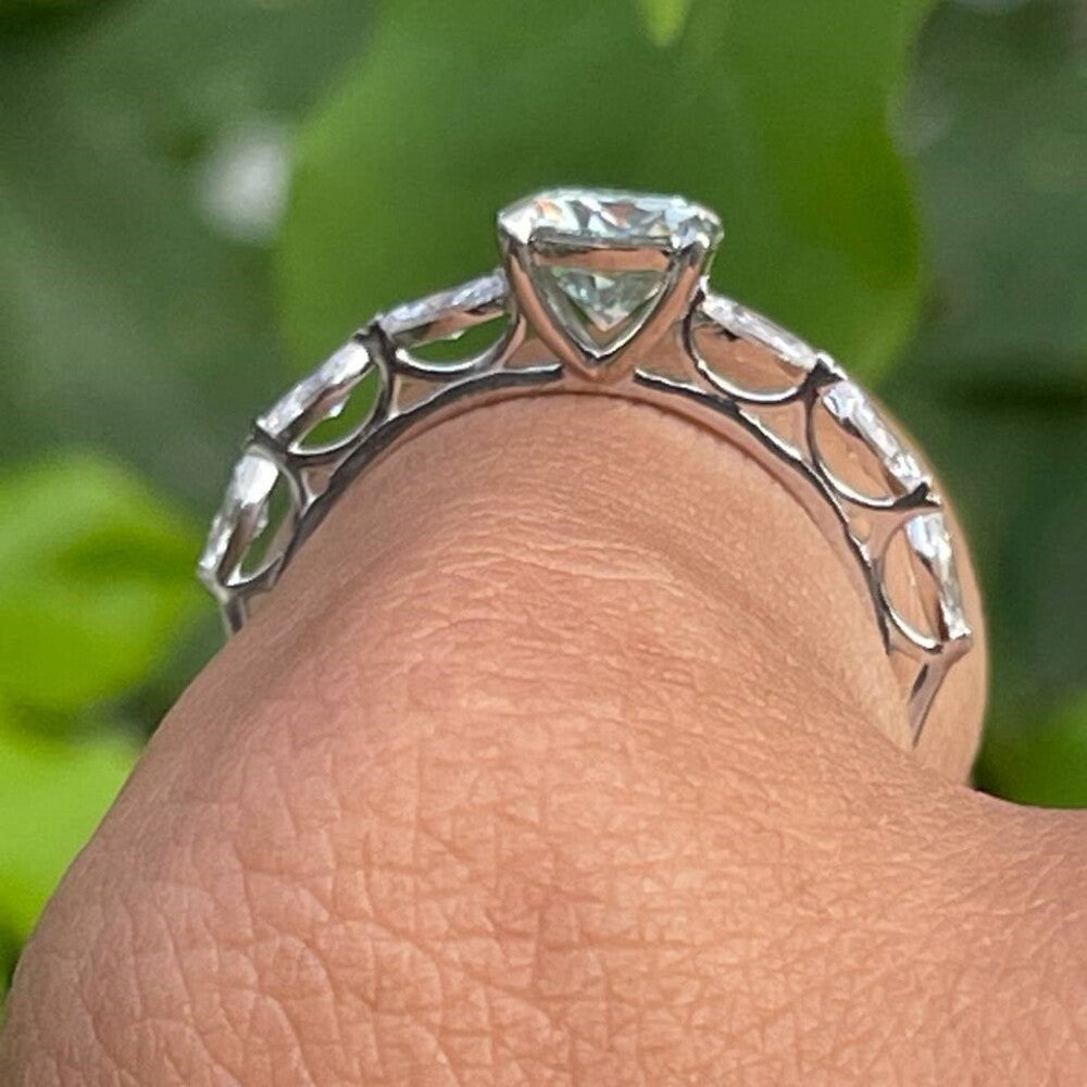 Round Cut Diamond moissanite Ring