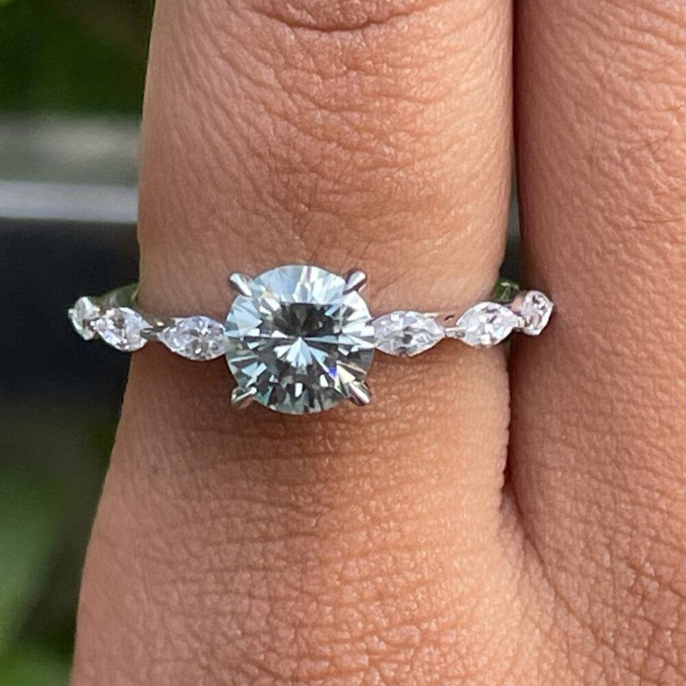 Round Cut Diamond moissanite Ring