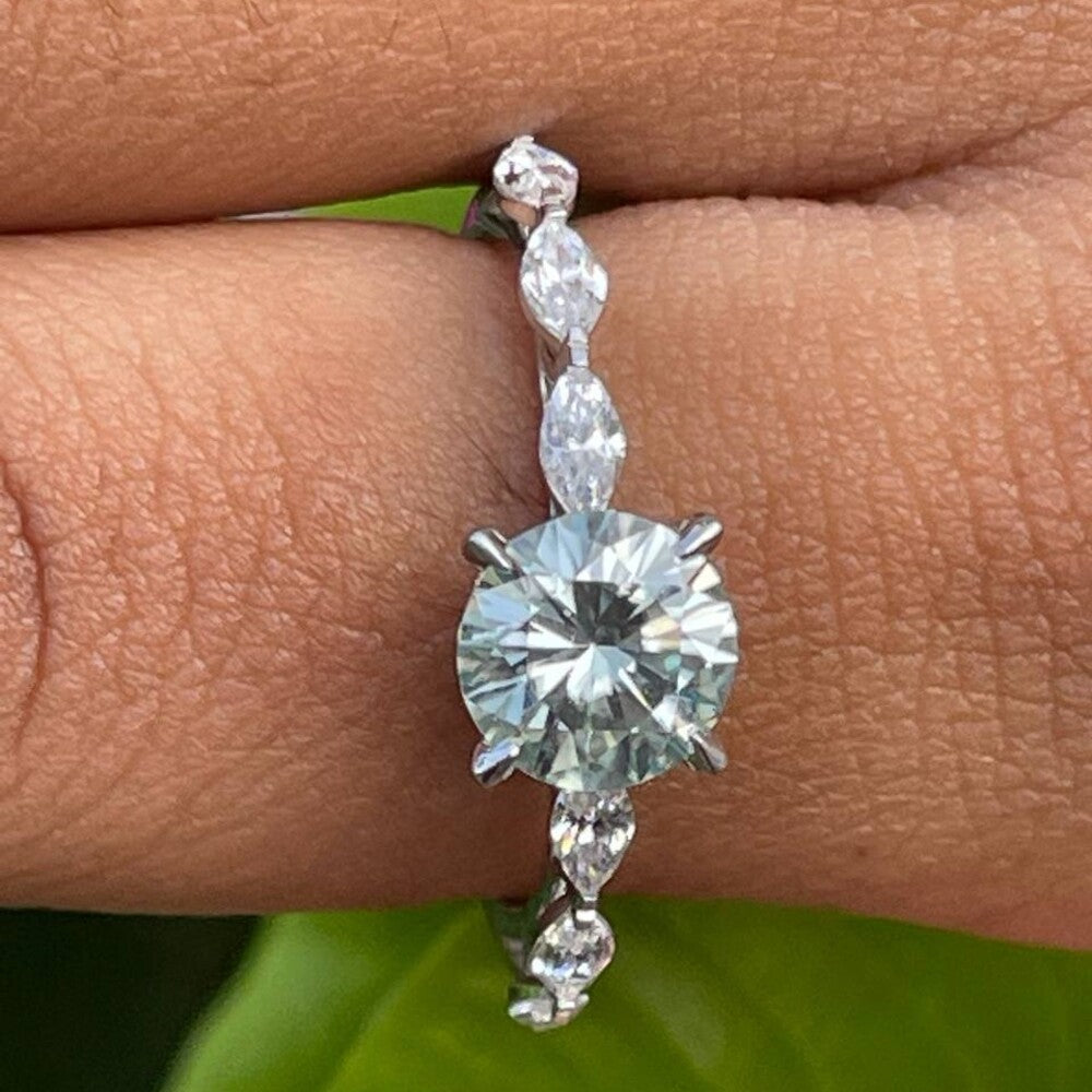 Round Cut Diamond moissanite Ring