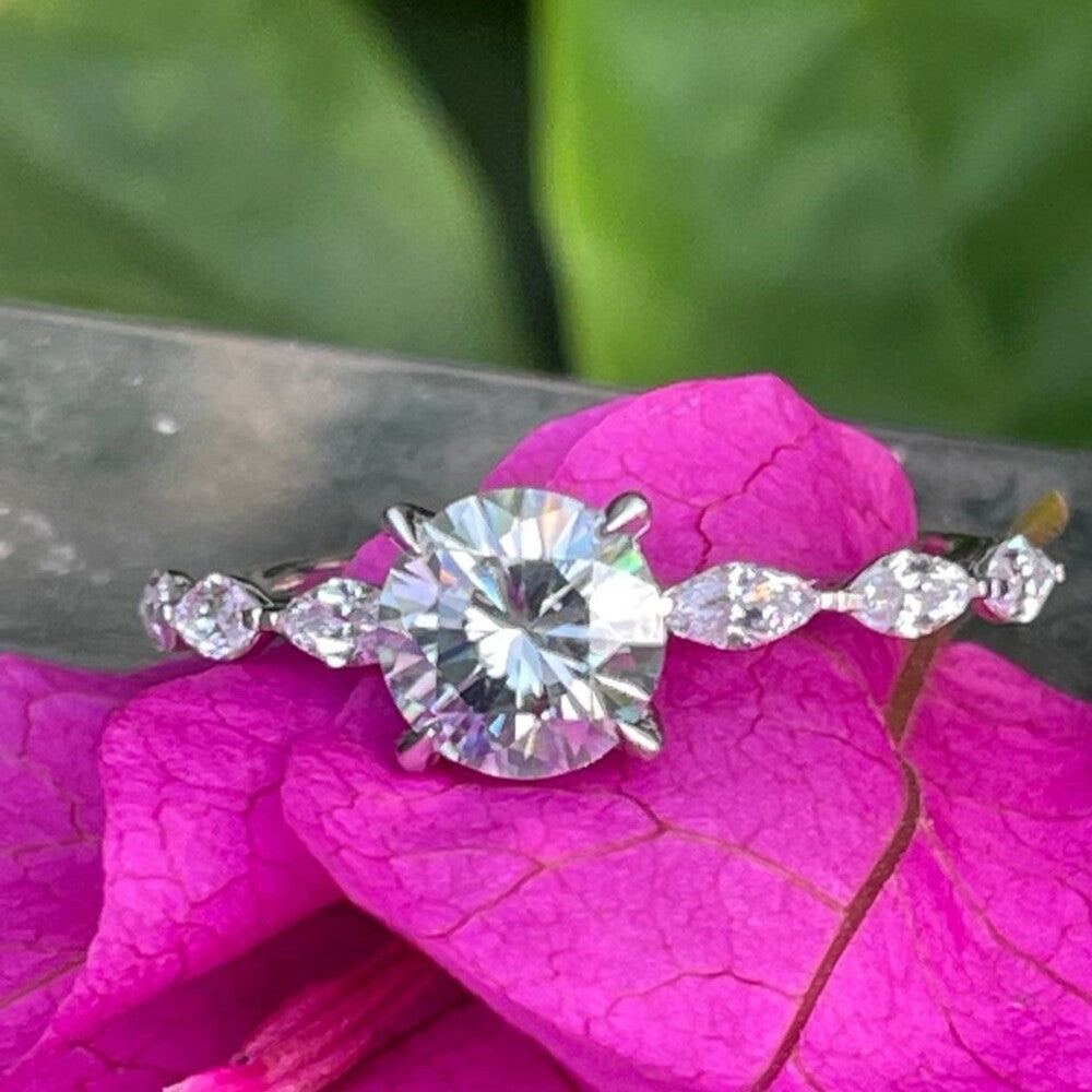 Round Cut Diamond moissanite Ring