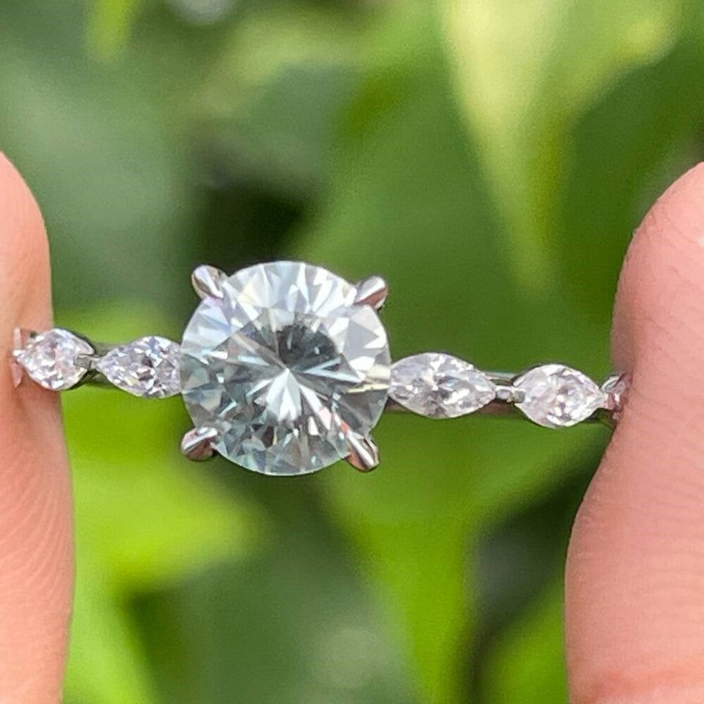 Round Cut Diamond moissanite Ring