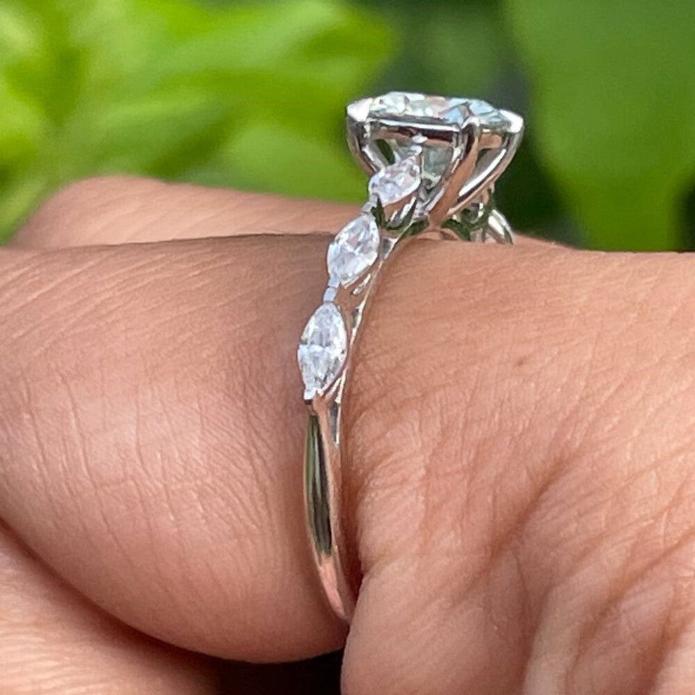 Round Cut Diamond moissanite Ring