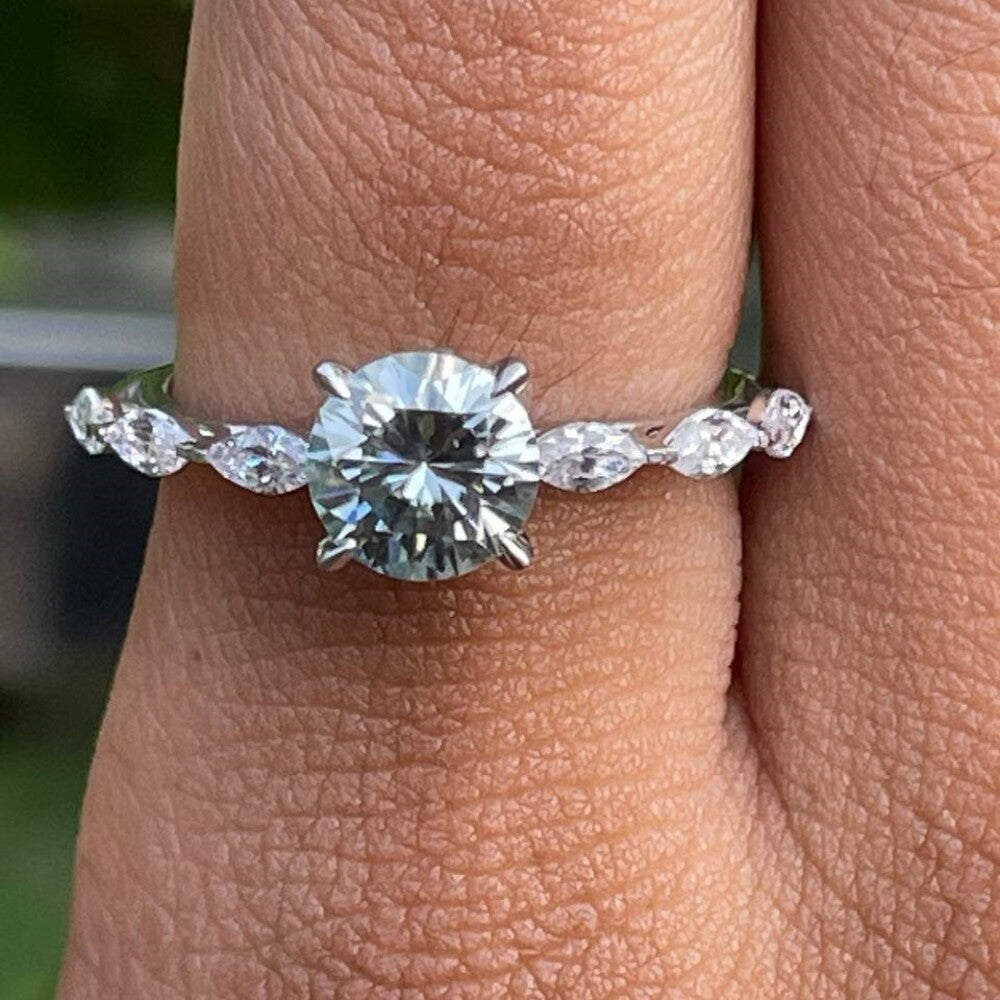 Round Cut Diamond moissanite Ring
