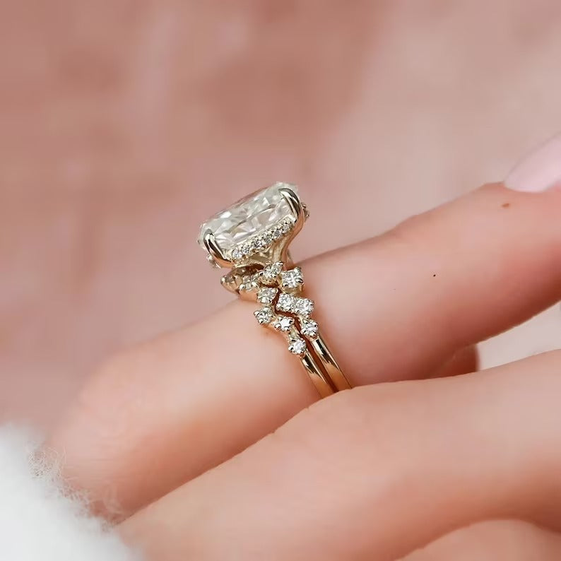 Oval Diamond Bridal Set Ring