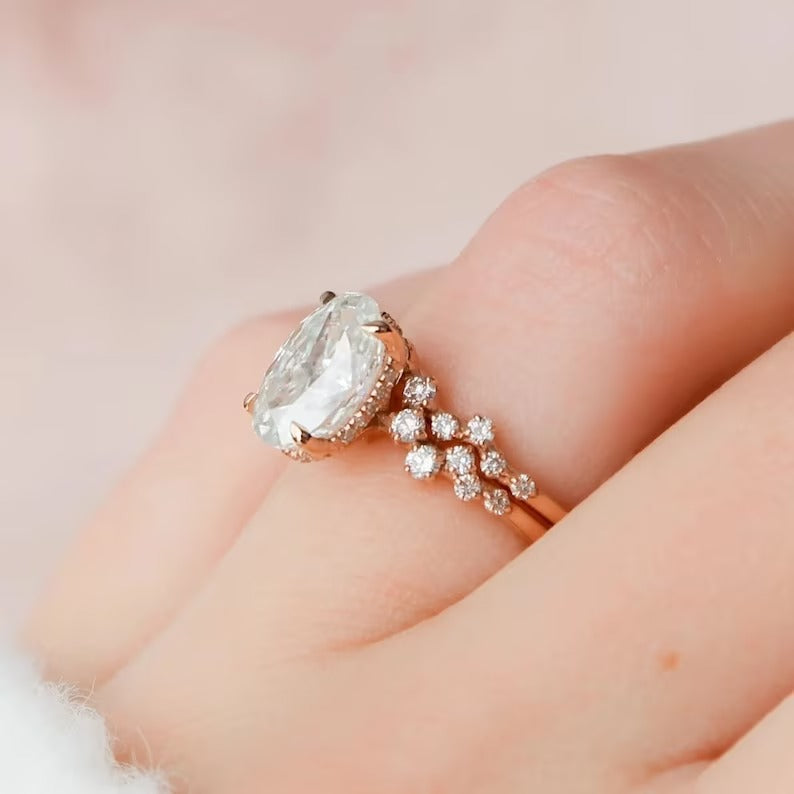 Oval Diamond Bridal Set Ring