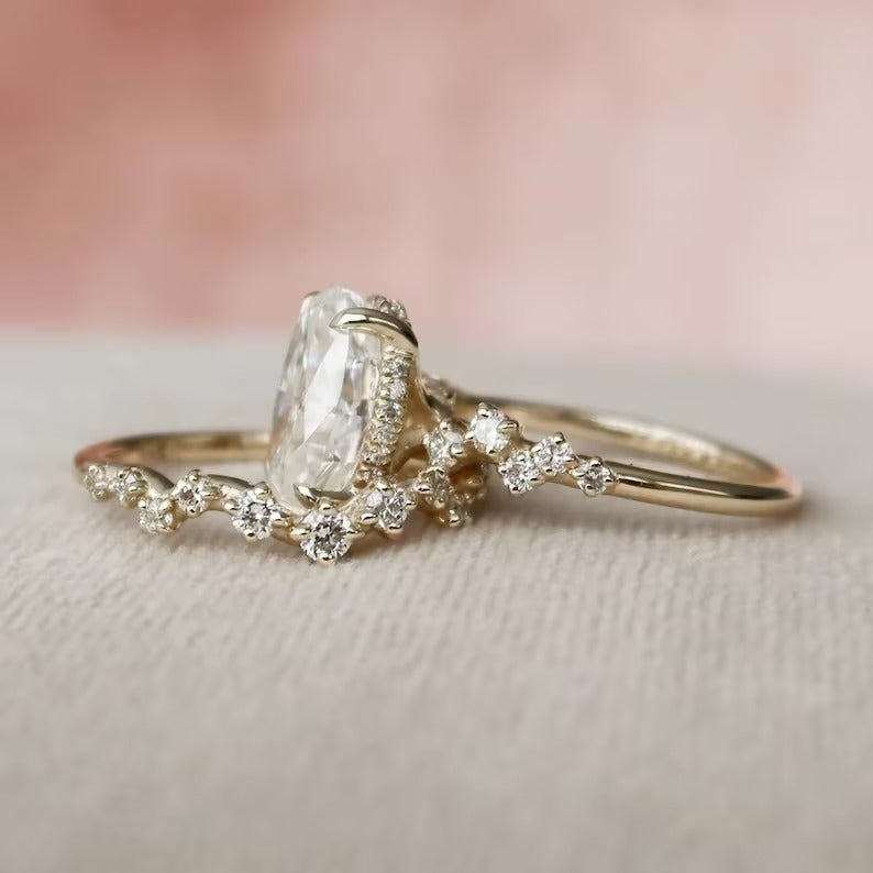 Oval Diamond Bridal Set Ring