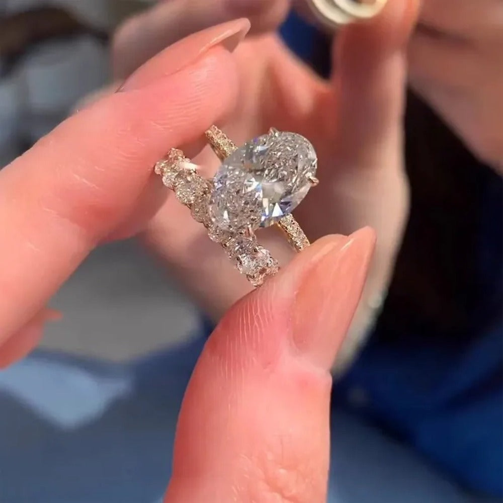 Oval Diamond Bridal Set Ring