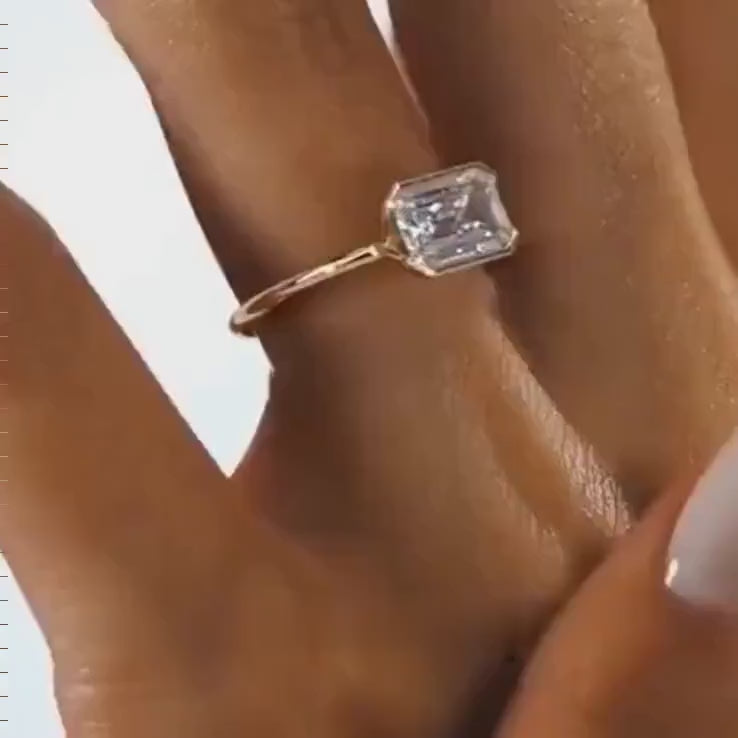 Emerald Half Bezel Setting Ring